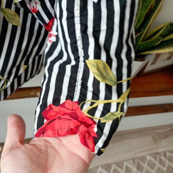 🧿🧿🧿 🌺Floral Collection🌺 Black and White Striped Floral Jacket - Picture 9 of 14